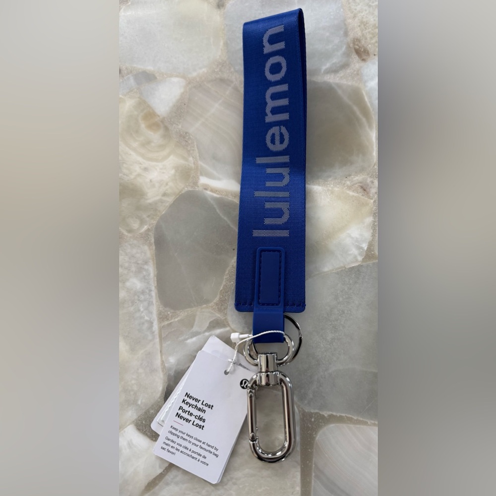 Lululemon Athletica NWT Riverside Blue Never Lost Keychain - Picture 3 of 3